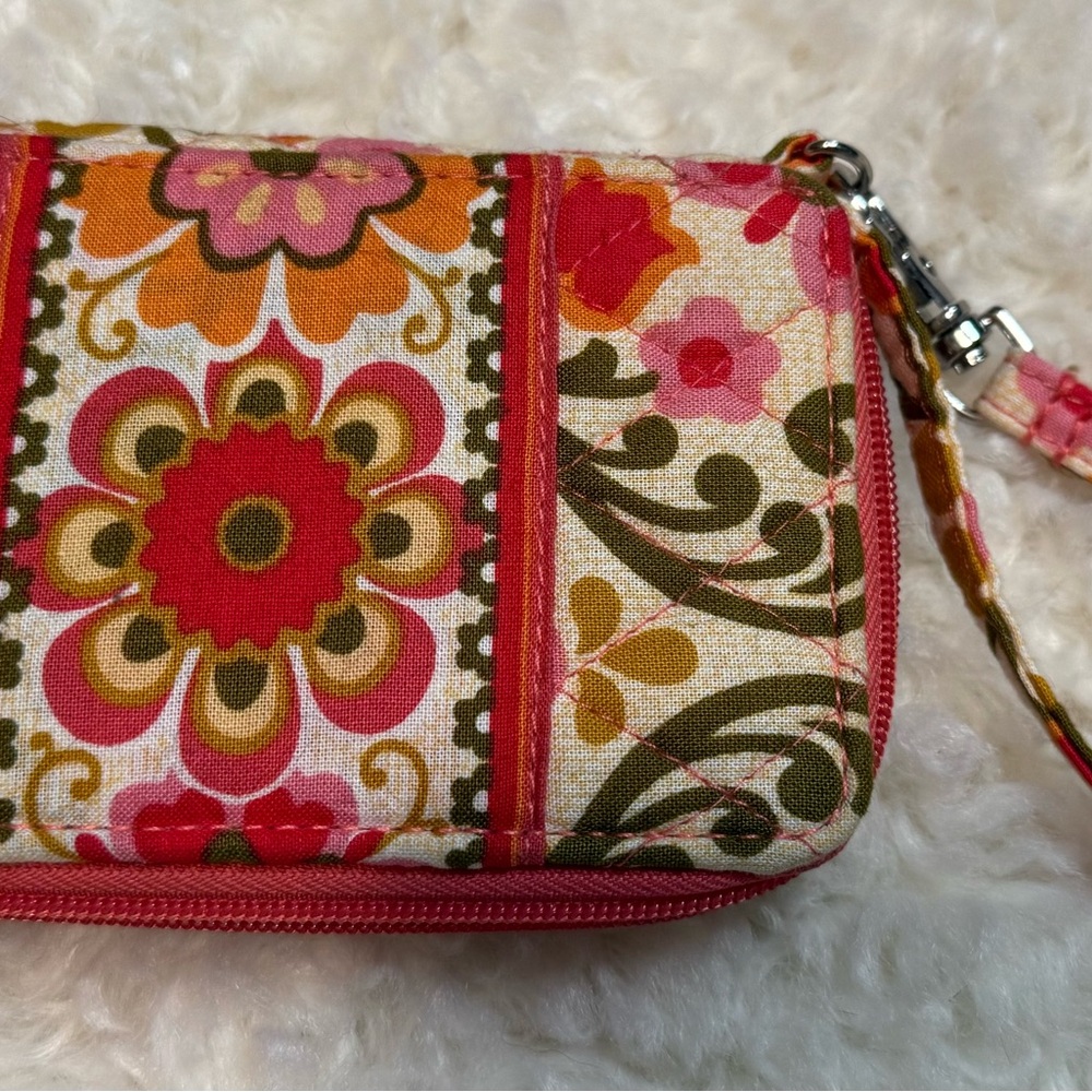 Vera Bradley Women’s Wristlet Wallet in “Folkloric” Pattern - Picture 5 of 7